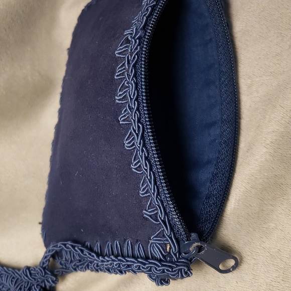 Blue suede faux and crocheted crossbody bag,with attached change purse,… - Picture 4 of 12